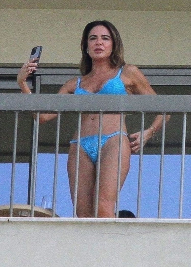 Alessandra Ambrosio in bikini