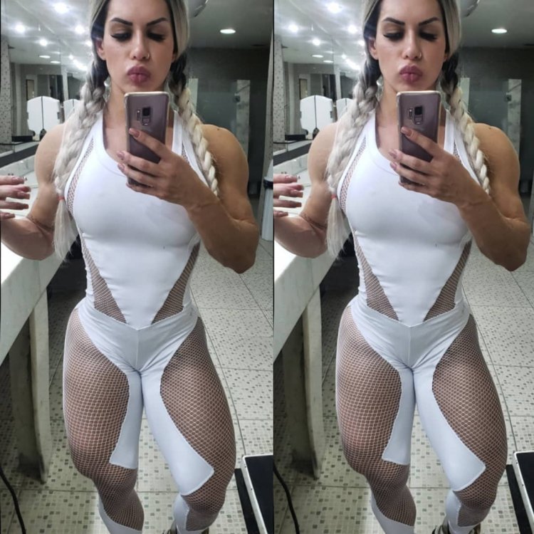 Sulen Bissolati is naked