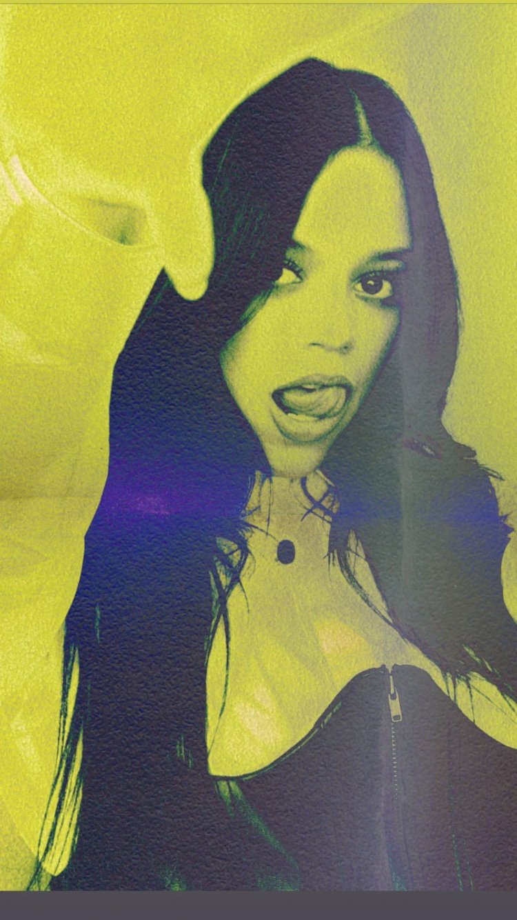 Jenna Ortega on the side