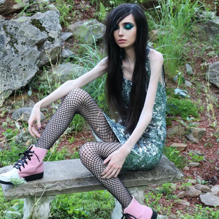 Eugenia Cooney 2019