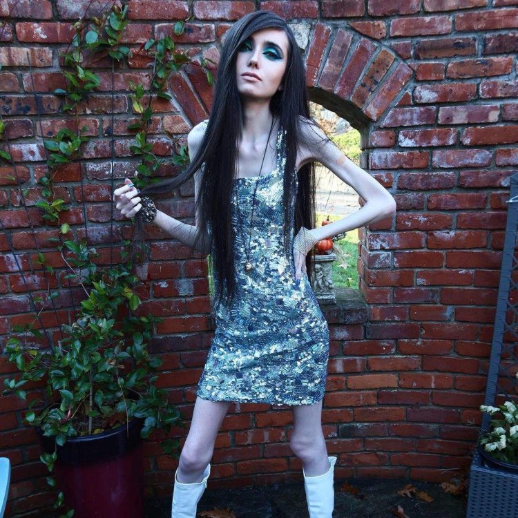 Eugenia Cooney 2019