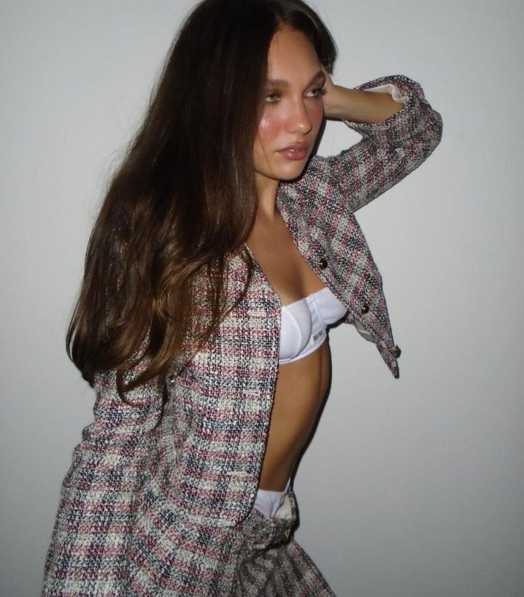 Naked girls play sports