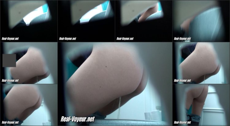 Naked on the beach peeping