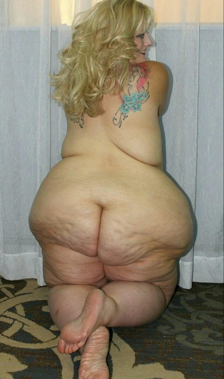 Naked fat women in stockings