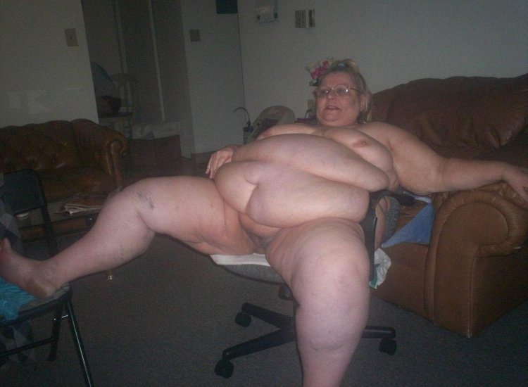 Ssbbw CAJUN Big EZ Naked Painting