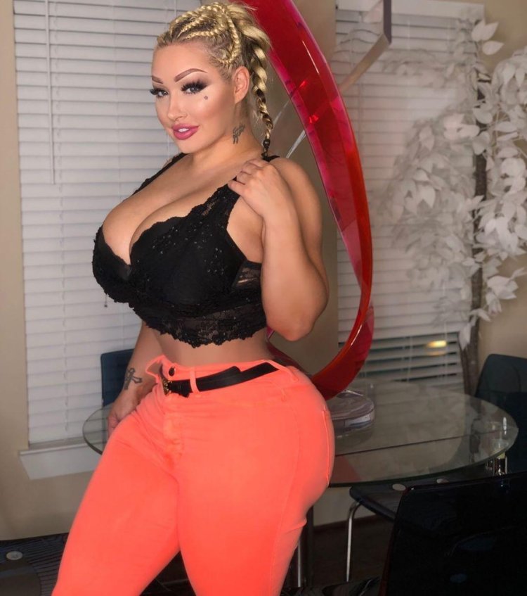 Women's reserving in bikini