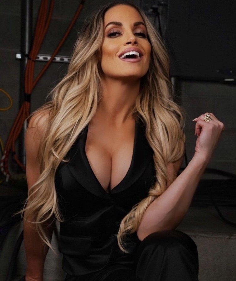 Trish Stratus nude