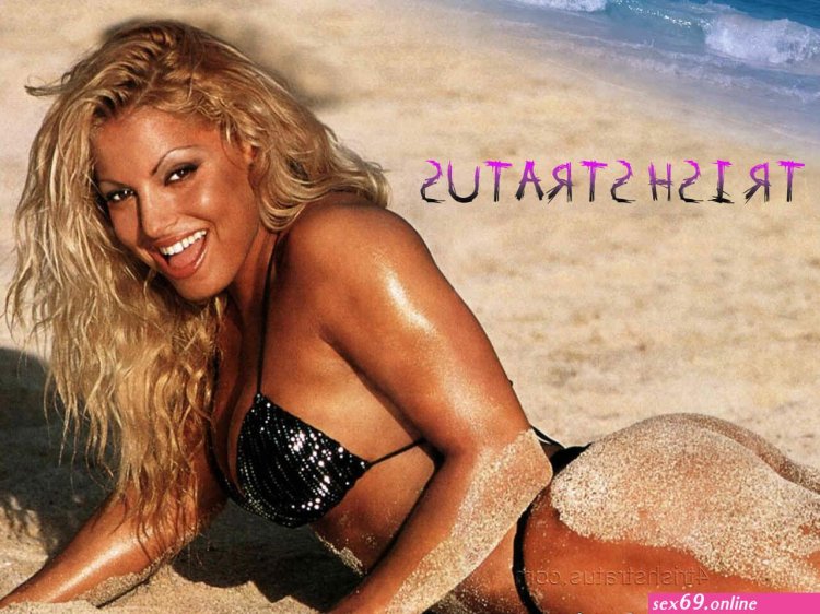 Trish Stratus nude