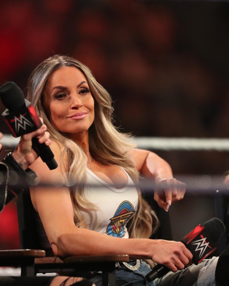 Trish Stratus Women Restlers