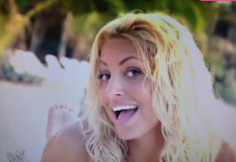 Trish Stratus Women Restlers