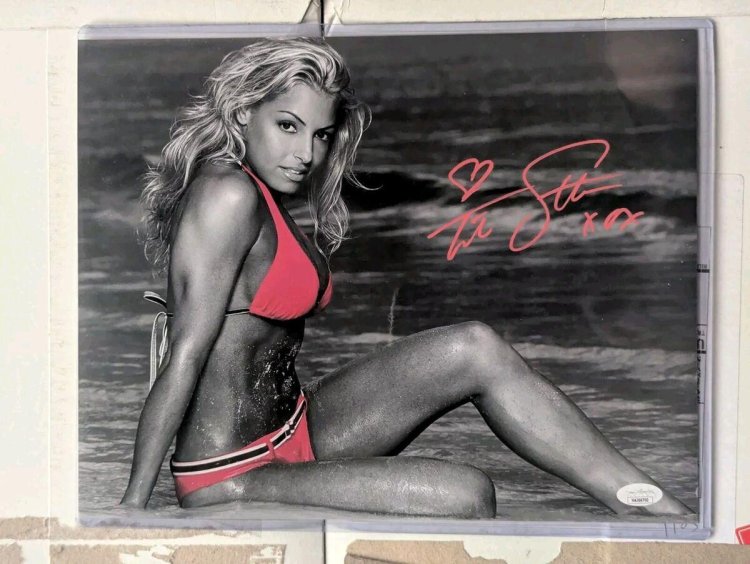Trish Stratus Women Restlers