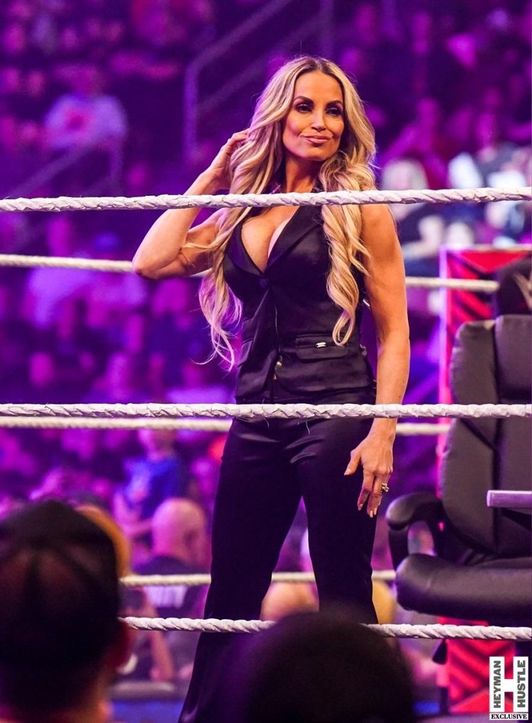 Trish Stratus Women Restlers