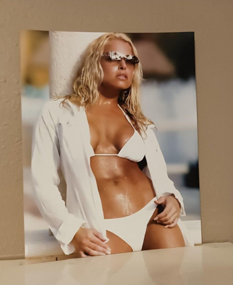 Trish Stratus Women Restlers