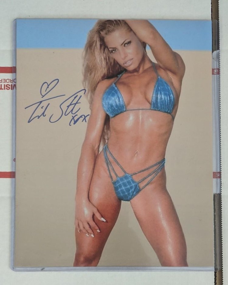 Trish Stratus Women Restlers