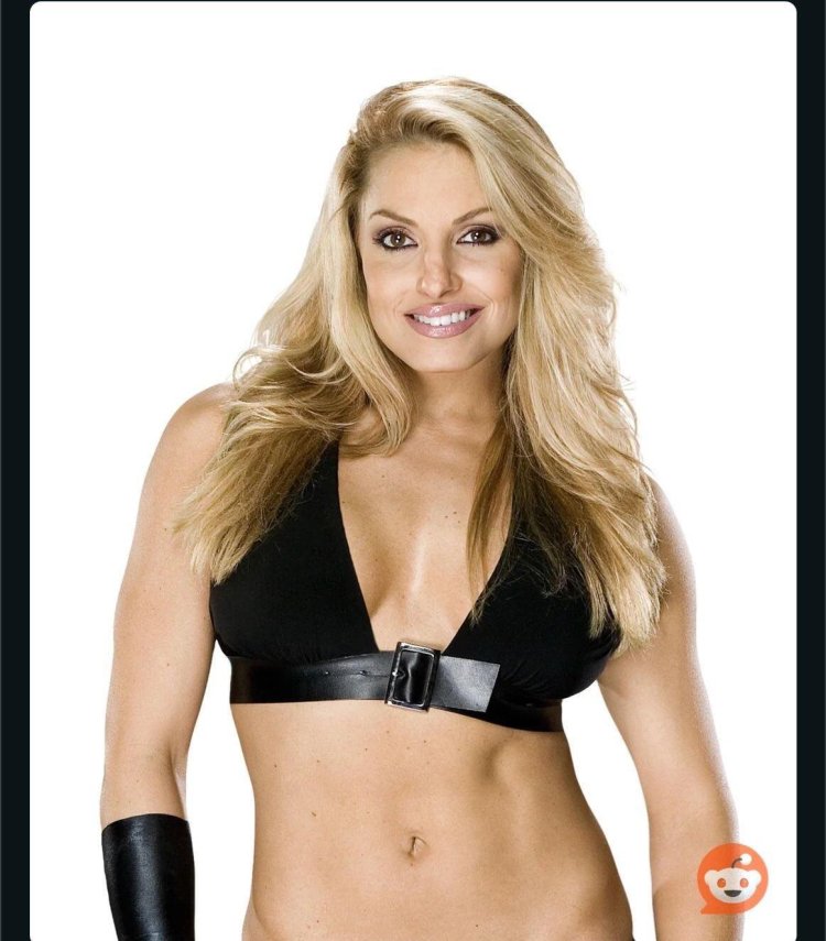 Trish Stratus Women Restlers