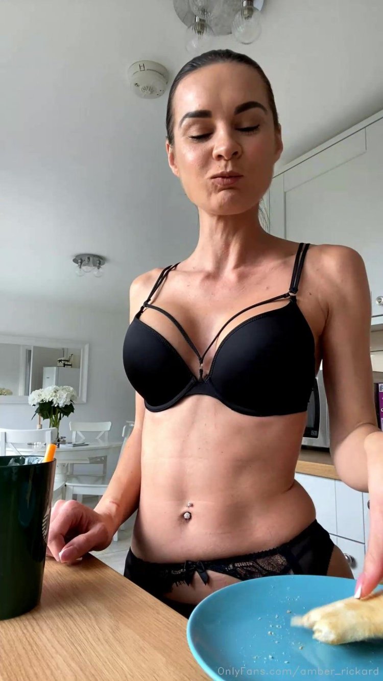 Naringa Kriziute Model Tits