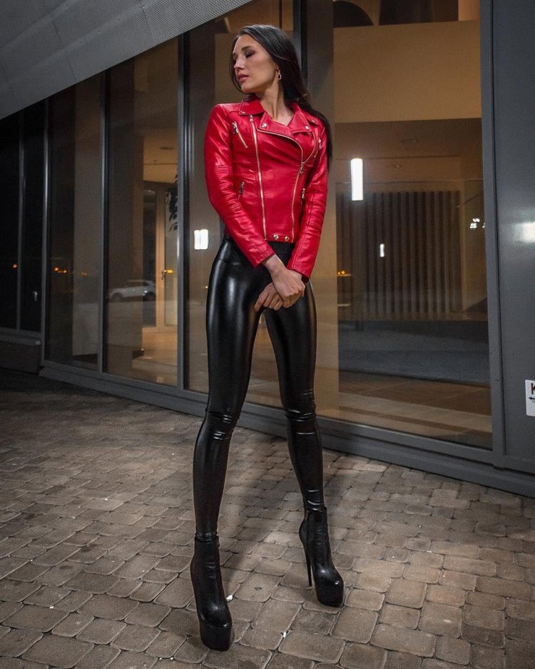 Bryoni Kate Williams in Leggings