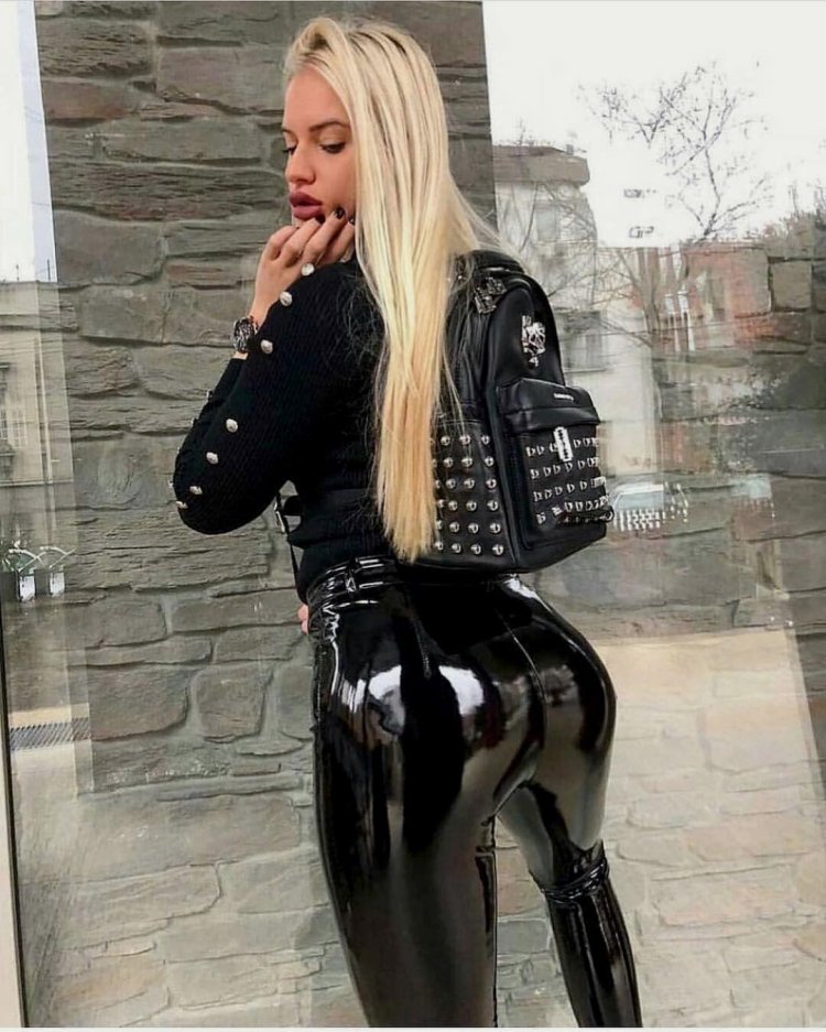 Vanessa Cooper in latex