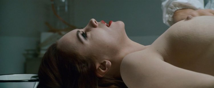 Kristina Ricci in the morgue - life behind line (2009)