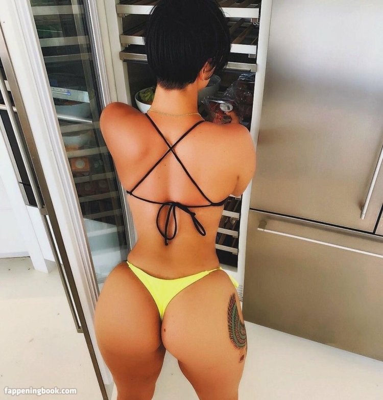 Kim Kardashian naked in oil