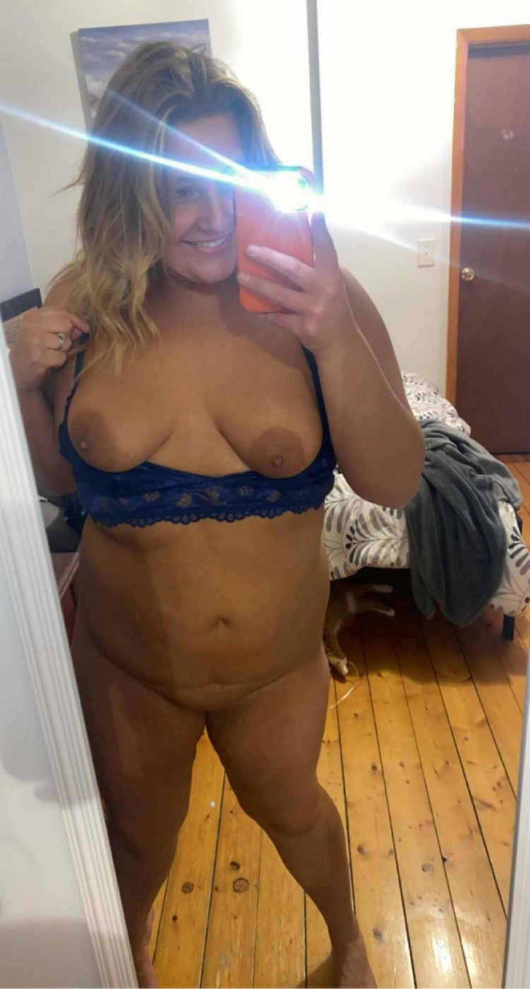 Chubby naked amateur