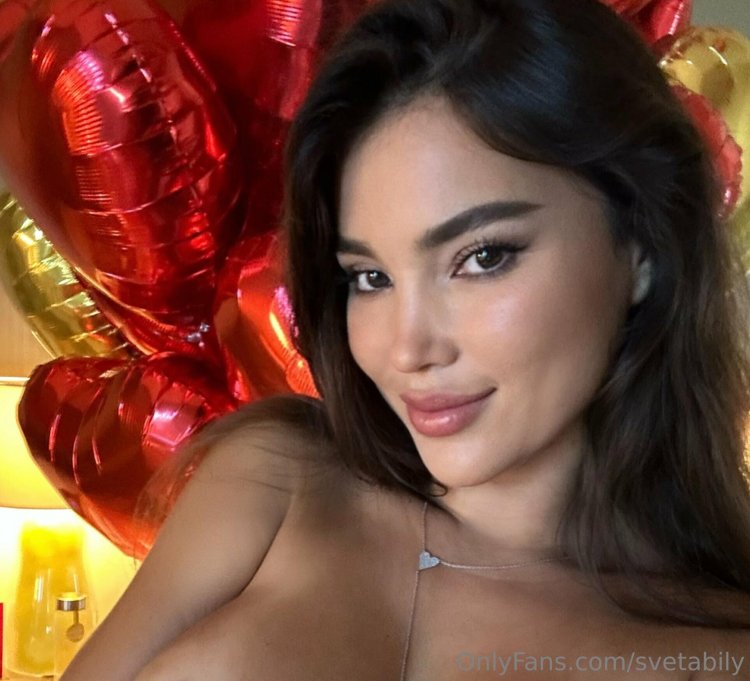 Emily Ratakovsky naked