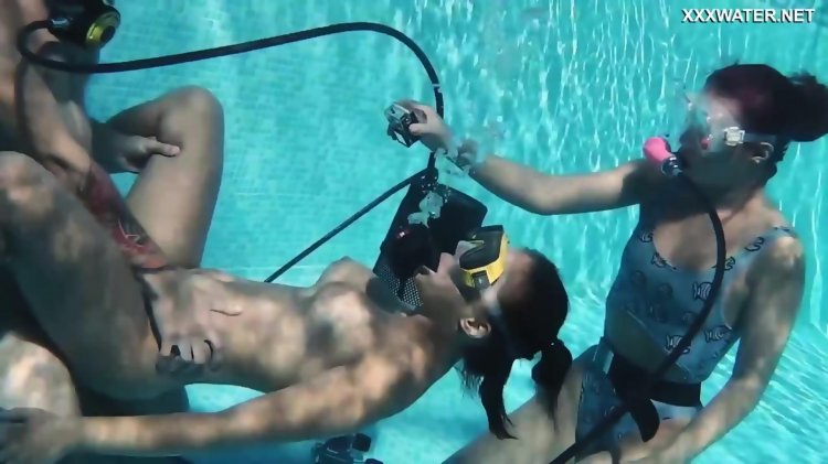 Girls Naked underwater