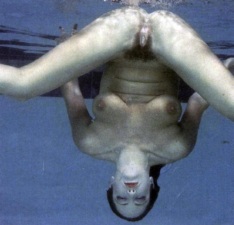 Underwater shooting nude