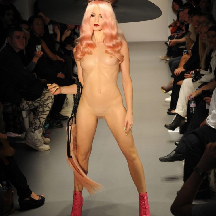 Charlie Le Mingu Naked