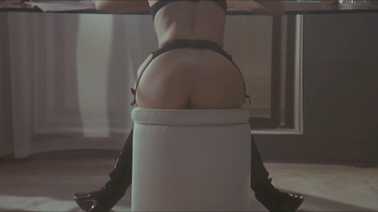 Peeping Julia Tinto Brass