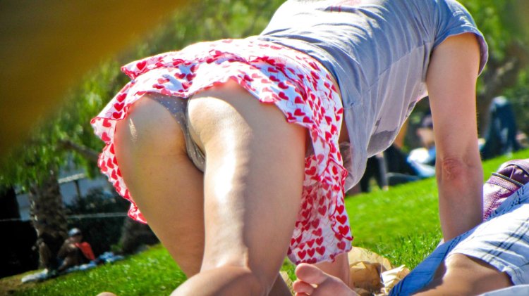 Women without panties Private