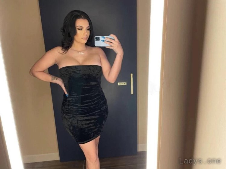 Beautiful natural breasts pussy