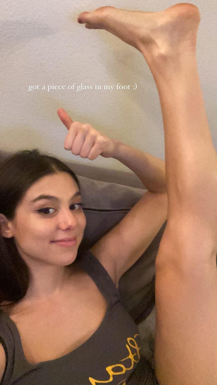 Kira kosarin feet