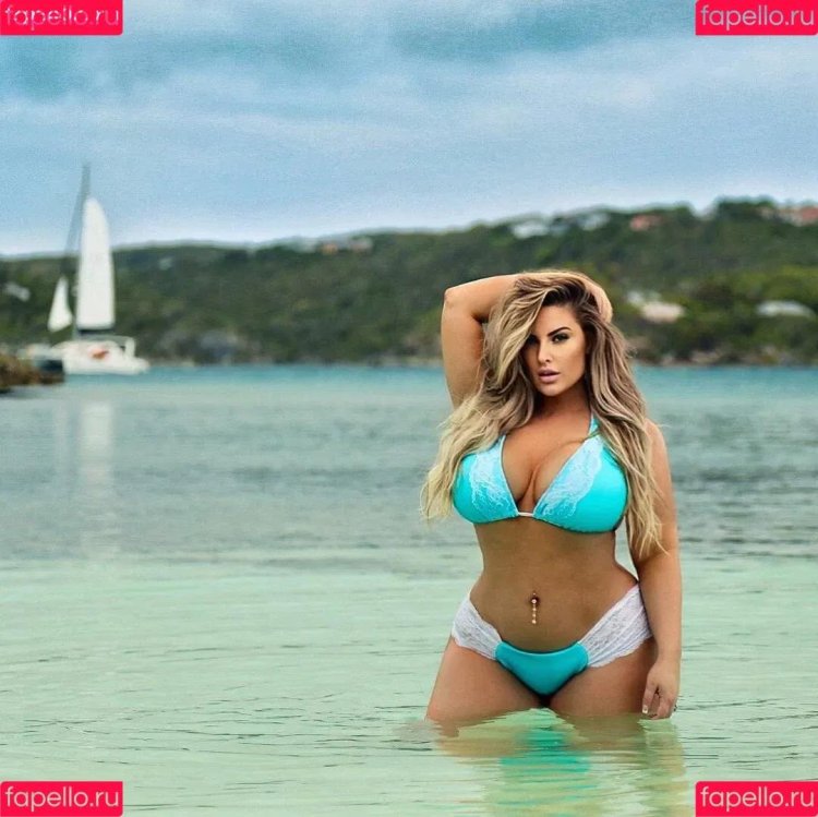 Ashley Alexis Saiz plus