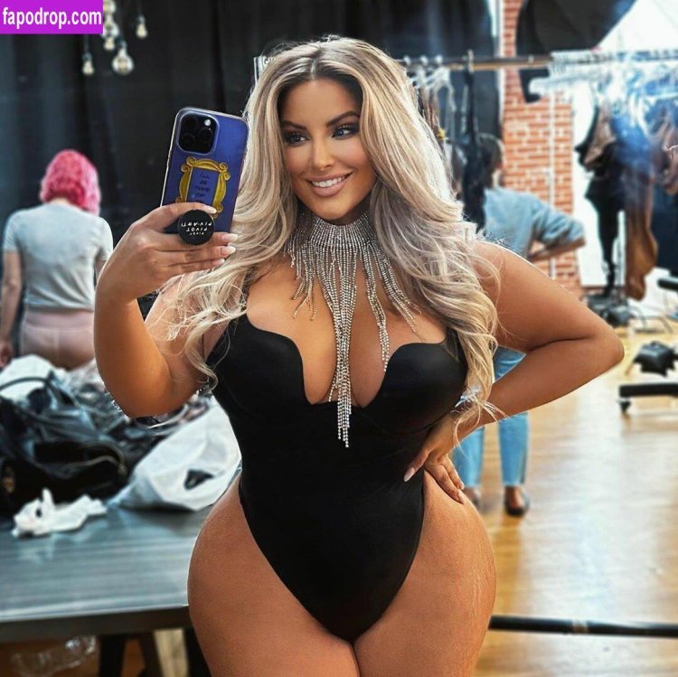 Ashley Alexis Model plus saz Alexiss