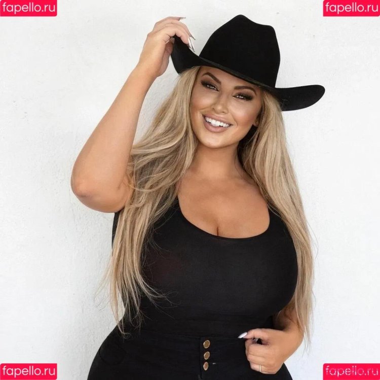 Ashley Alexis Model plus saz Alexiss