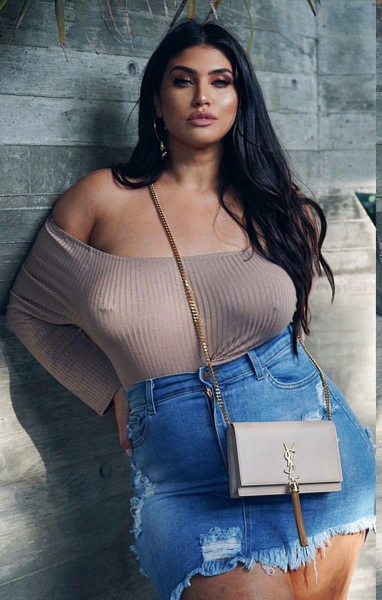 Christina Ghazaryan model plus saz