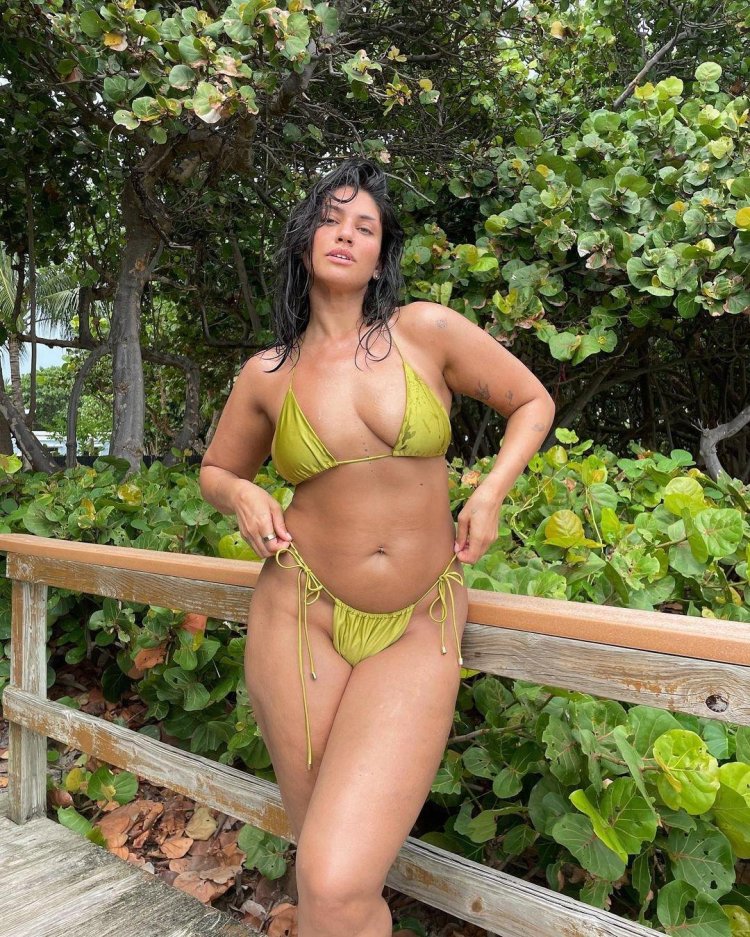 Latisia Thomas model Plus Size