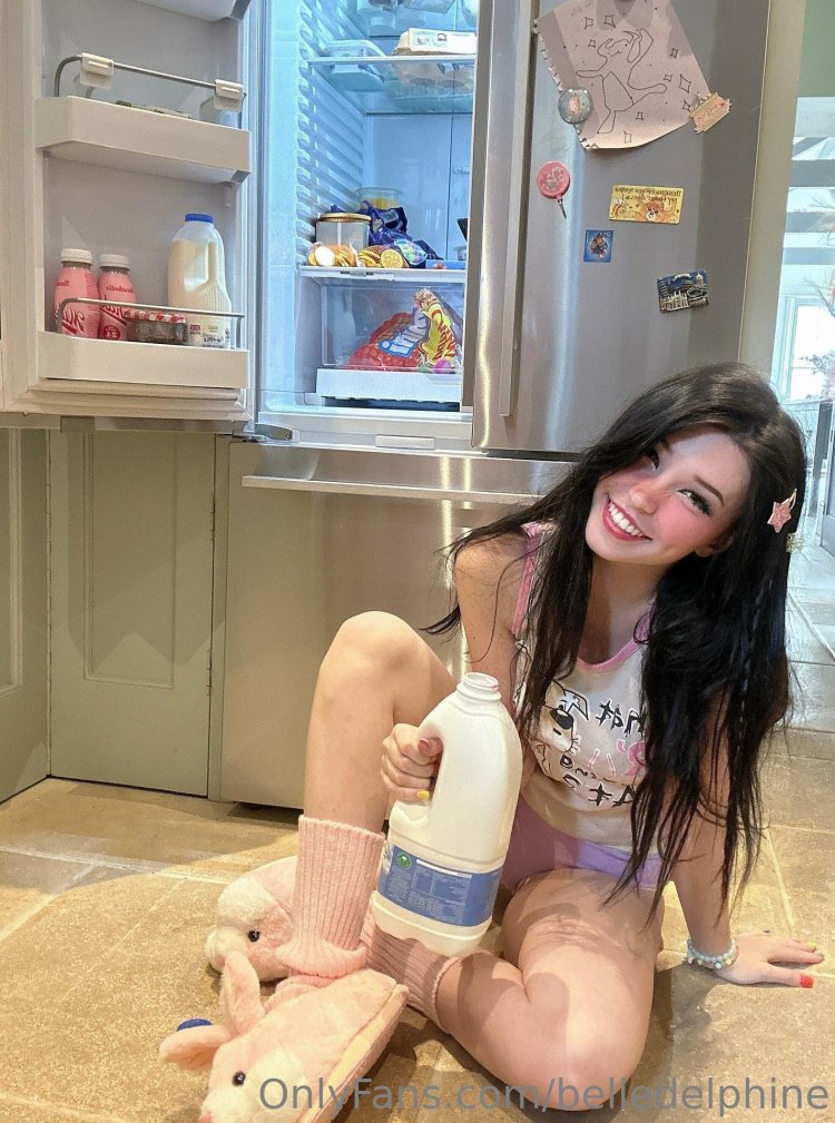 Model Belle Delphine