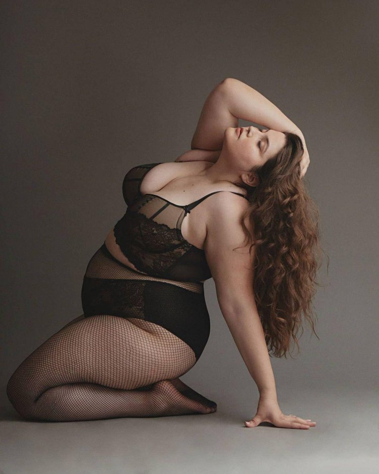 Samantha German Model Plus