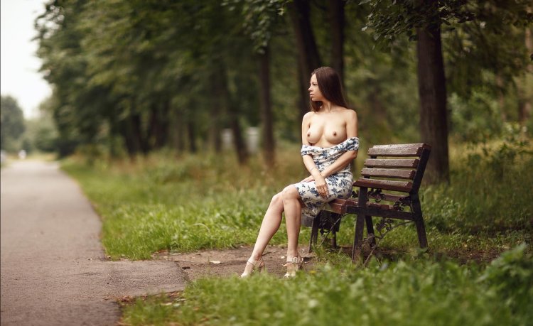 Erotic photo shoot in the park