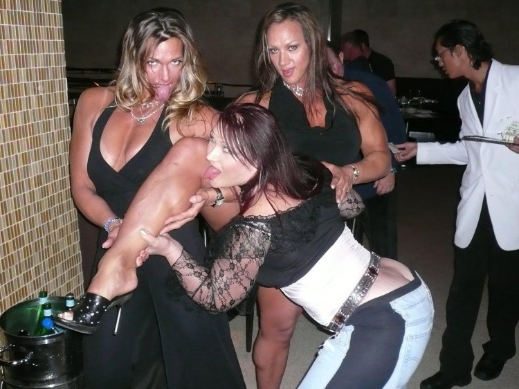 Amberte Deluka Lift and Carry