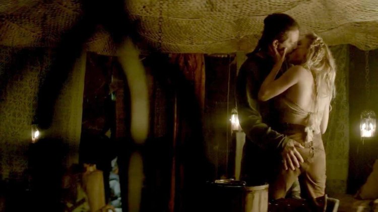 Emilia Clark Game of Thrones Bed Scene
