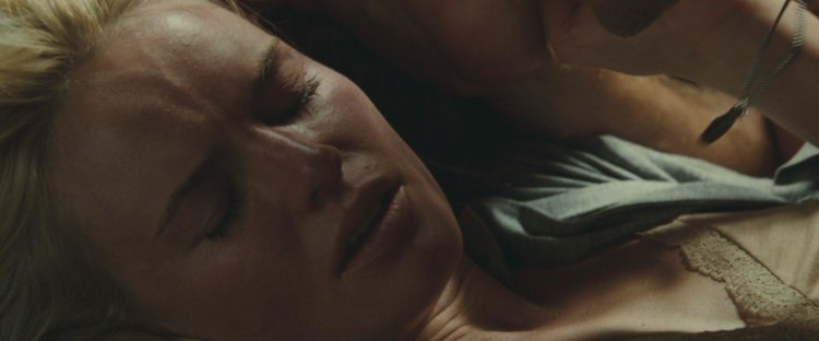 Straw dogs bed scene