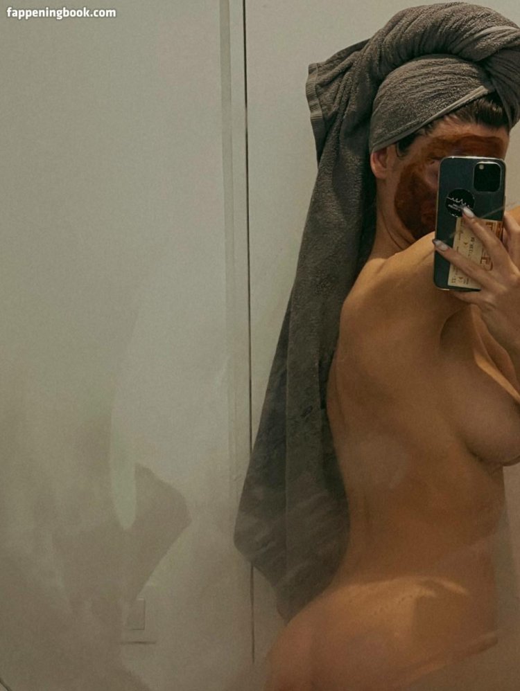 Selfies for intimate correspondence