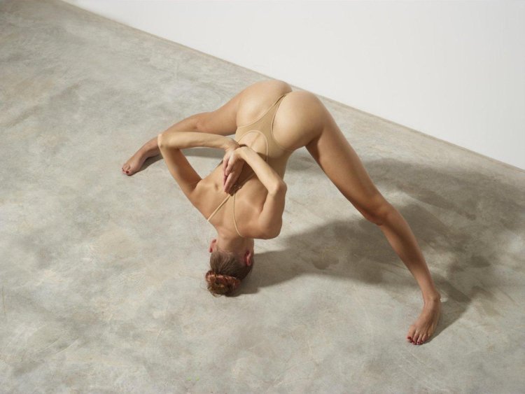 Inna Vidgof Yoga naked