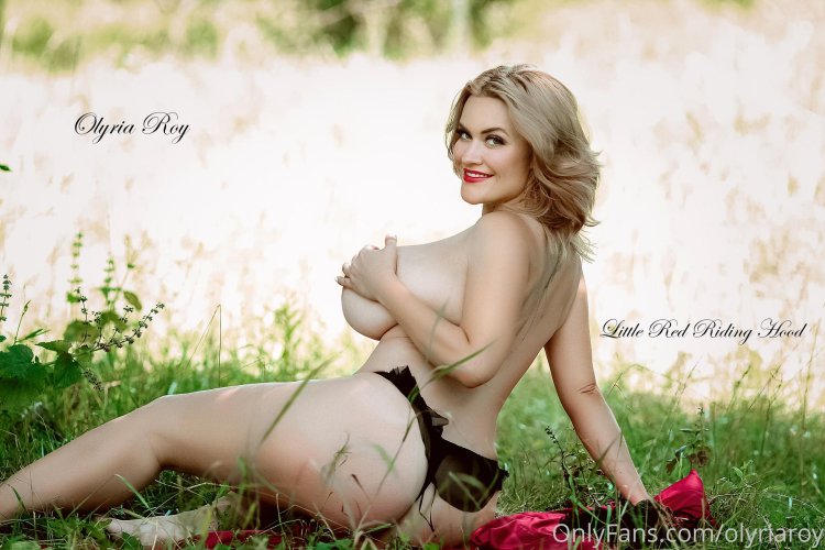 Olyria Roy Oliria Tits