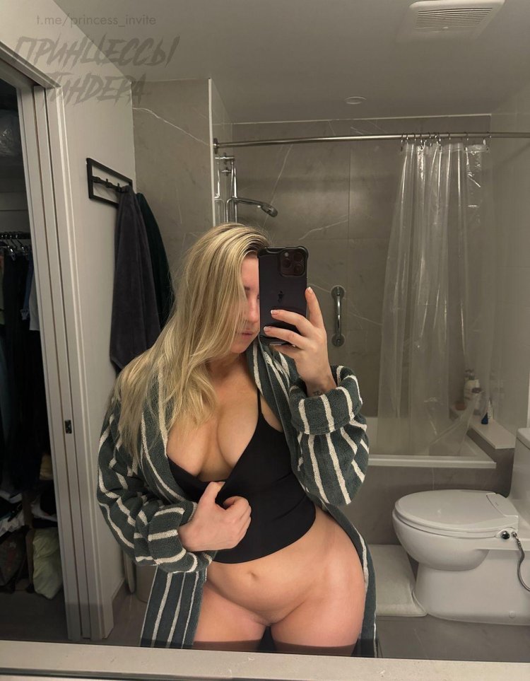 Selfies of naked girls