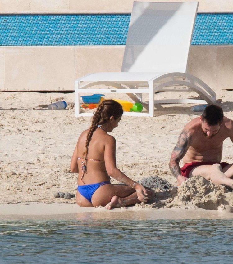 Lionel Messi with his wife