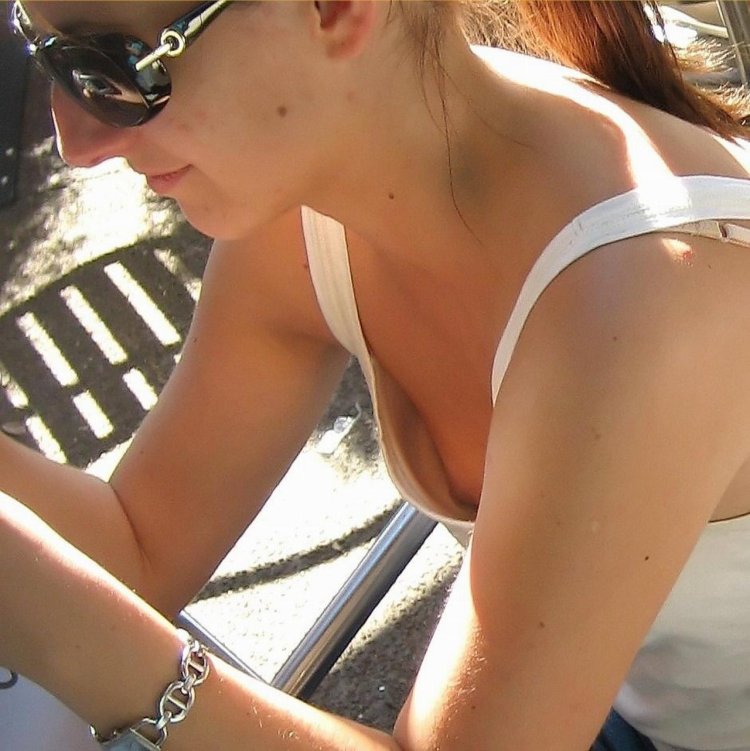 The girl lit her chest